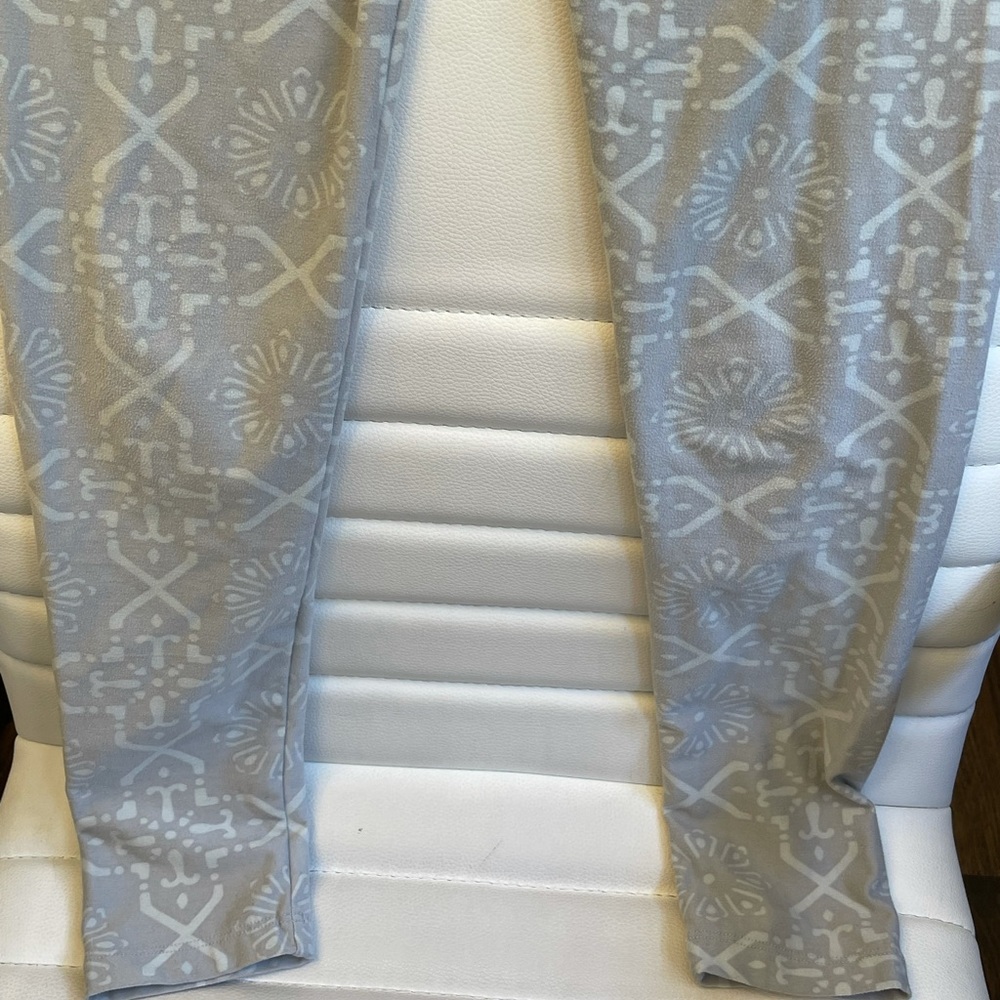 LuLaRoe Leggings Tween Gray Print Like New 0/00